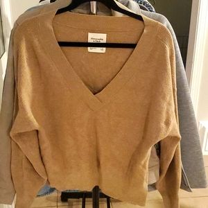 Womens tan v-neck abercrombie and Fitch sweater